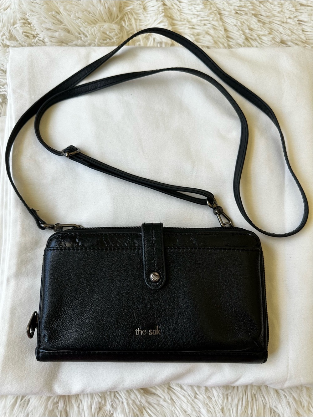 The Sak Iris Black Leather Crossbody Wallet Wristlet Phone Bag Convertible